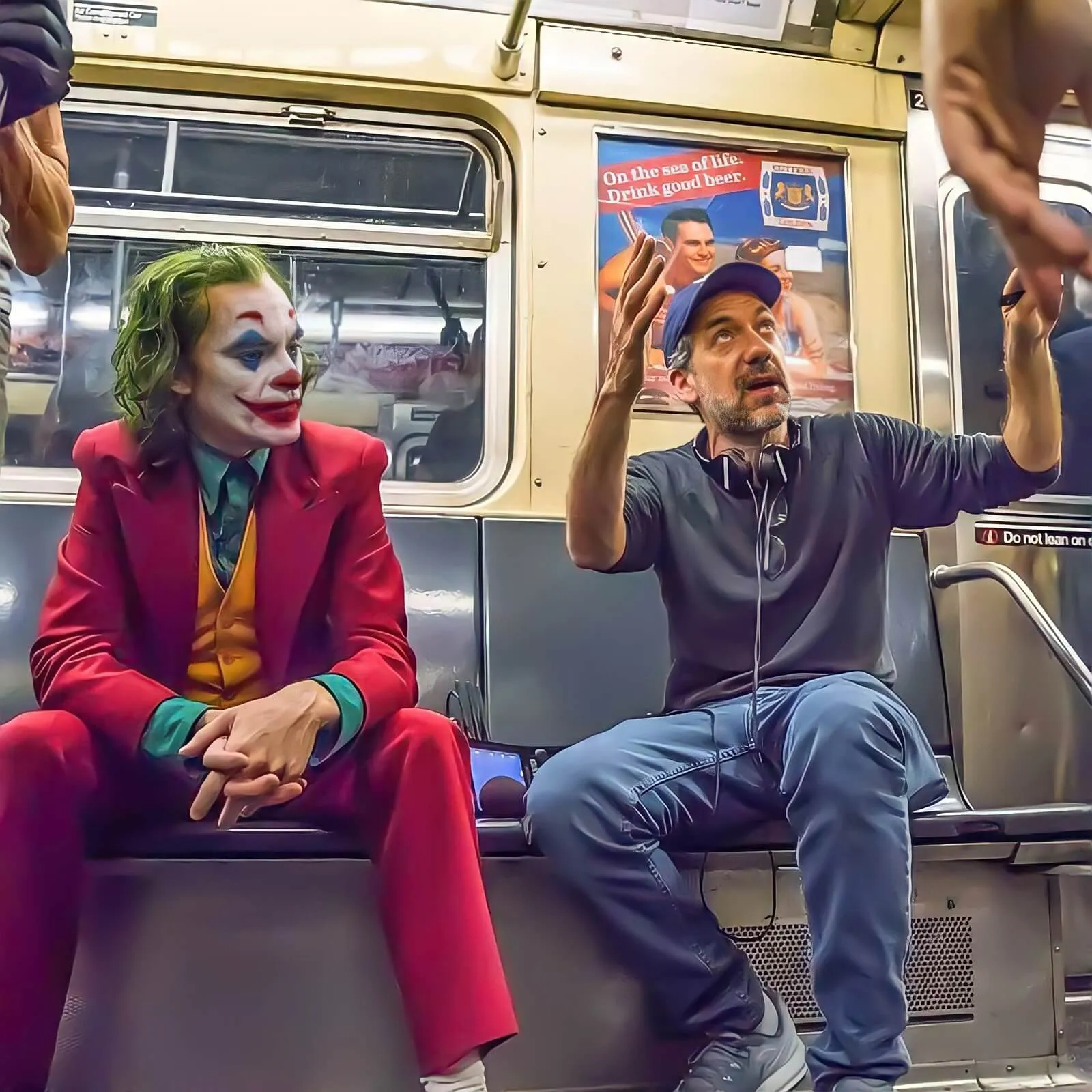 Plantilla de Todd Phillips dando indicaciones a Joaquin Phoenix en "Joker"